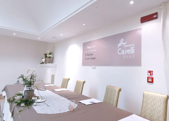 Relais Masseria Caselli Otel